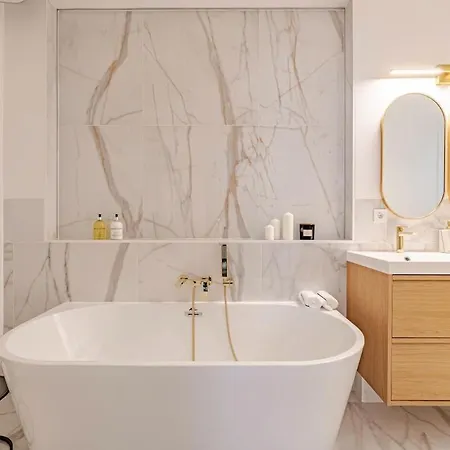 Luxe 2br By Dohany Synagogue-lovely View Budapest