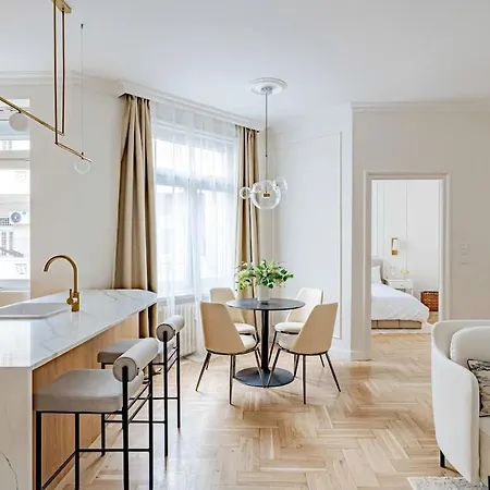 Luxe 2br By Dohany Synagogue-lovely View