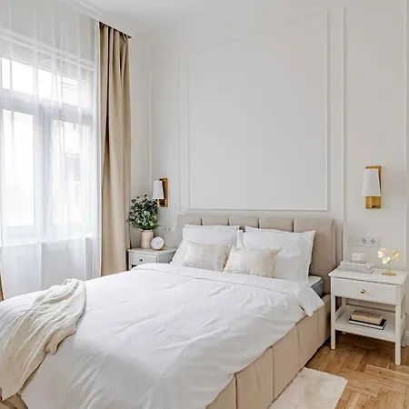 Luxe 2br By Dohany Synagogue-lovely View *