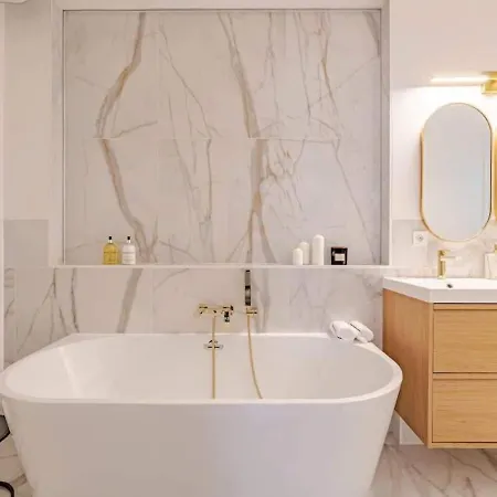 Luxe 2br By Dohany Synagogue-lovely View Budapest