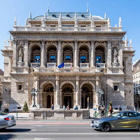 Luxe 2br By Dohany Synagogue-lovely View Apartment Budapest
