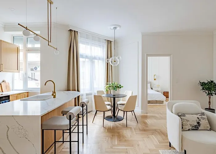 Luxe 2br By Dohany Synagogue-lovely View