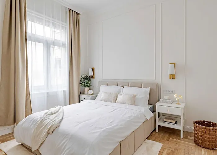 Luxe 2br By Dohany Synagogue-lovely View *