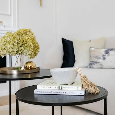 Apartment Luxe 2br By Dohany Synagogue-lovely View